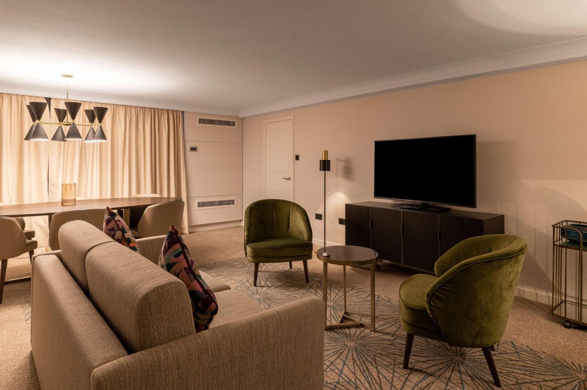 ביקנהיל Hilton Birmingham Metropole Hotel מראה חיצוני תמונה